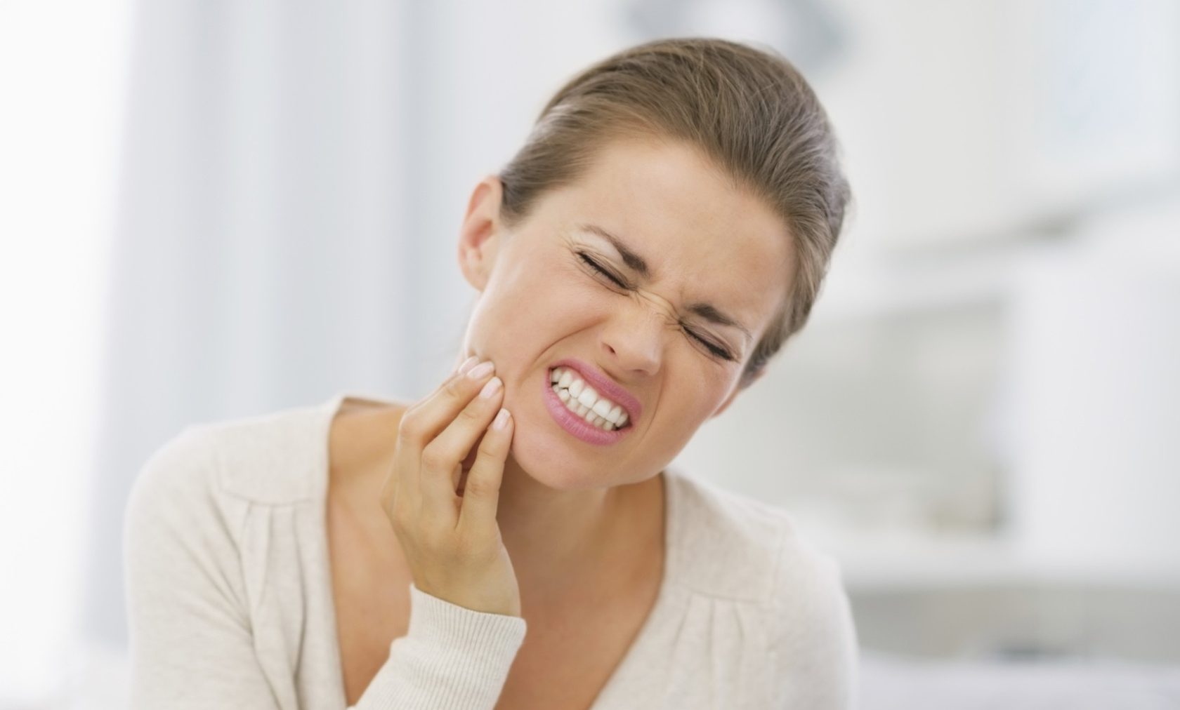 Что делать, если болит запломбированный зуб