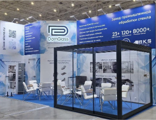 Стенд DOMO GROUP с деревянной стойкой