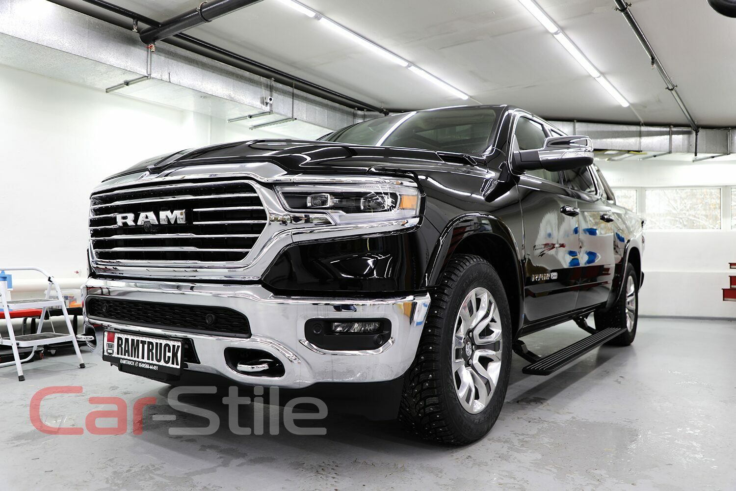 Оклейка защитной пленкой Llumar автомобиля Dodge Ram
