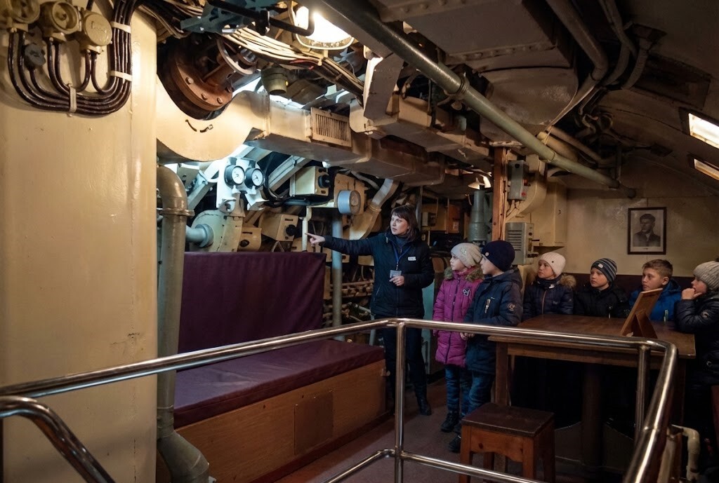 Мемориалы и корабли