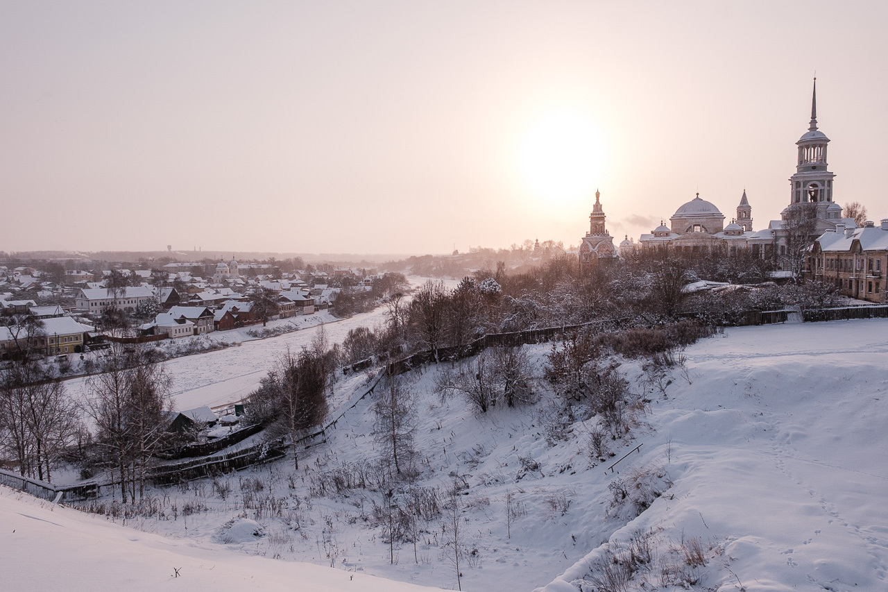 Вид в сторону Борисоглебского собора и реки Тверца