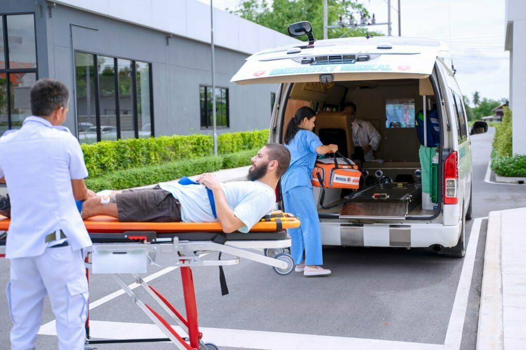 Виды и способы транспортировки лежачих больных | MedExpress