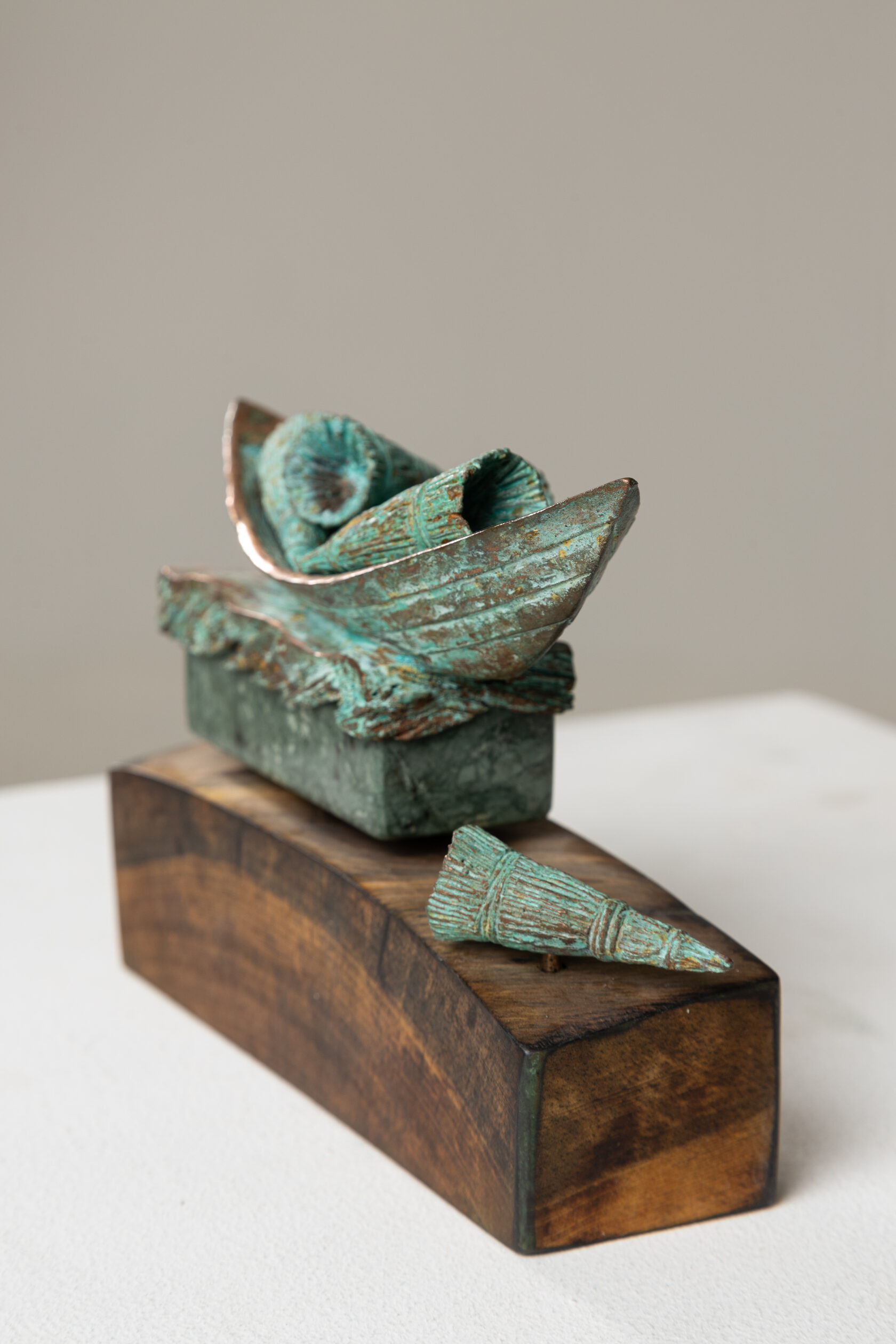 Кабинетная скульптура из бронзы, лодка со снастями 