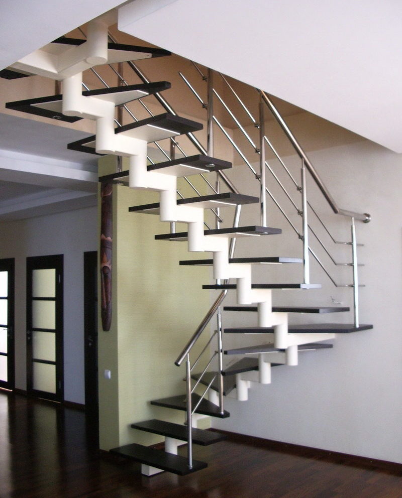 материал ступеней металлической лестницы