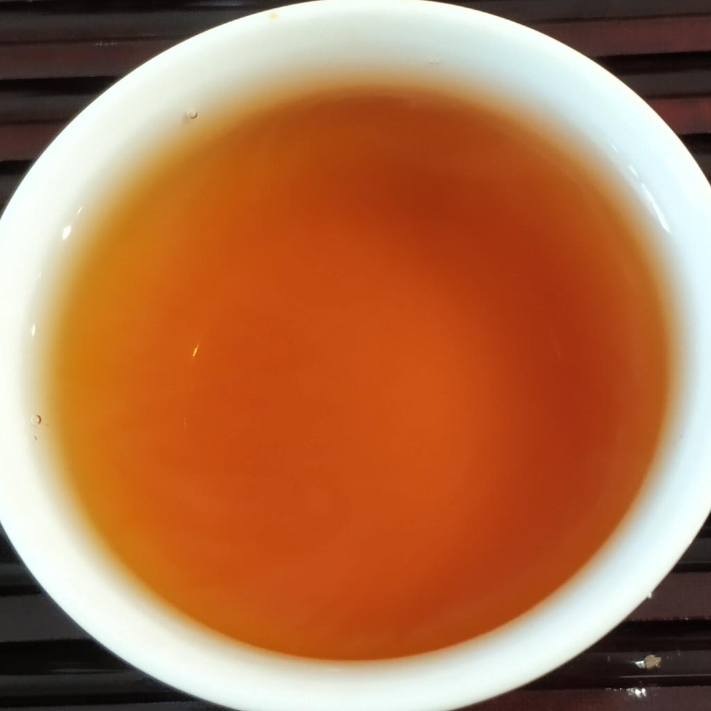 Dry Black Gold Tea Leaves