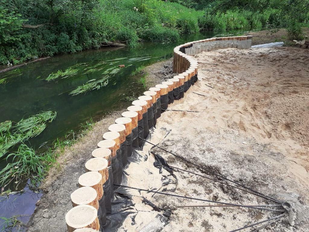 Укрепление берега речки лиственницей по всей России