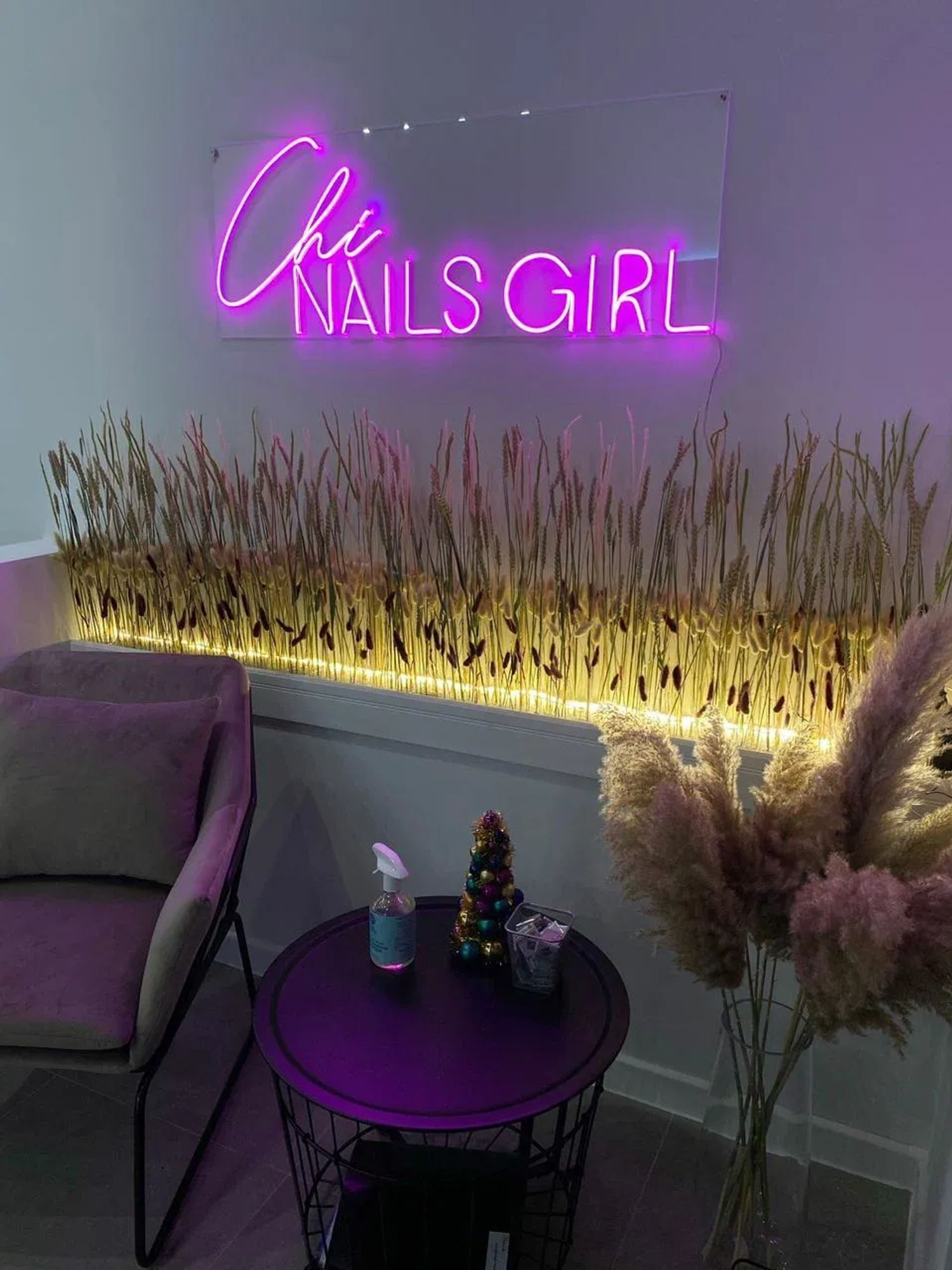 логотип Chi Nails Girl и фотозона