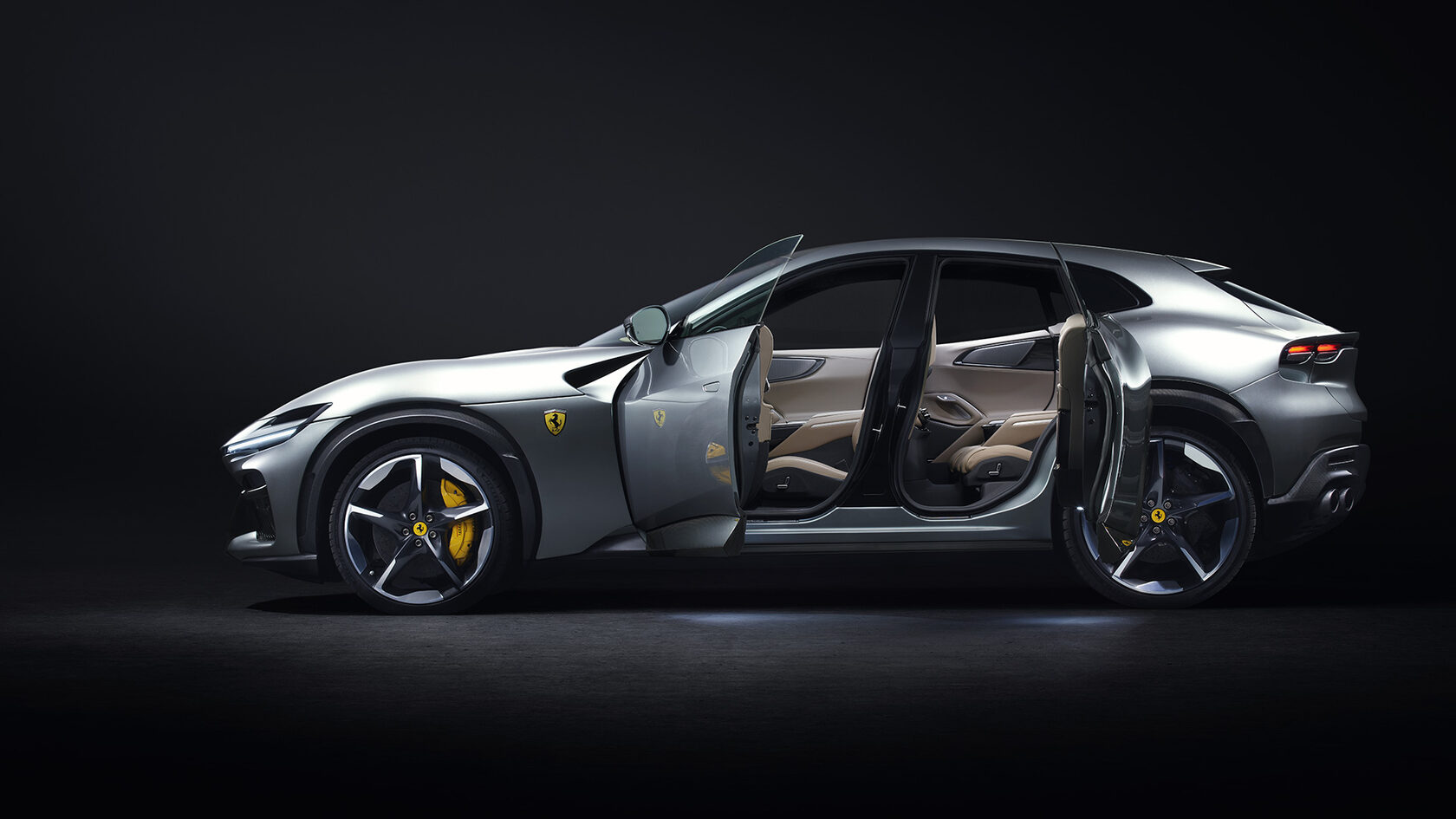 НАСТОЯЩИЙ ЛАУНЖ FERRARI