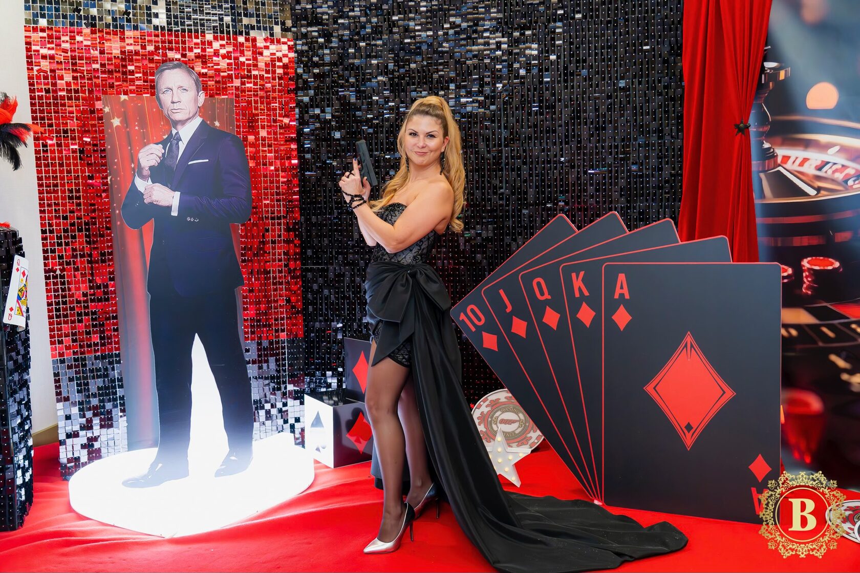 Нели Паева с рокля от Bridal Fashion за Гала вечерта на 8 март с тема  James Bond 007 Casino Royale