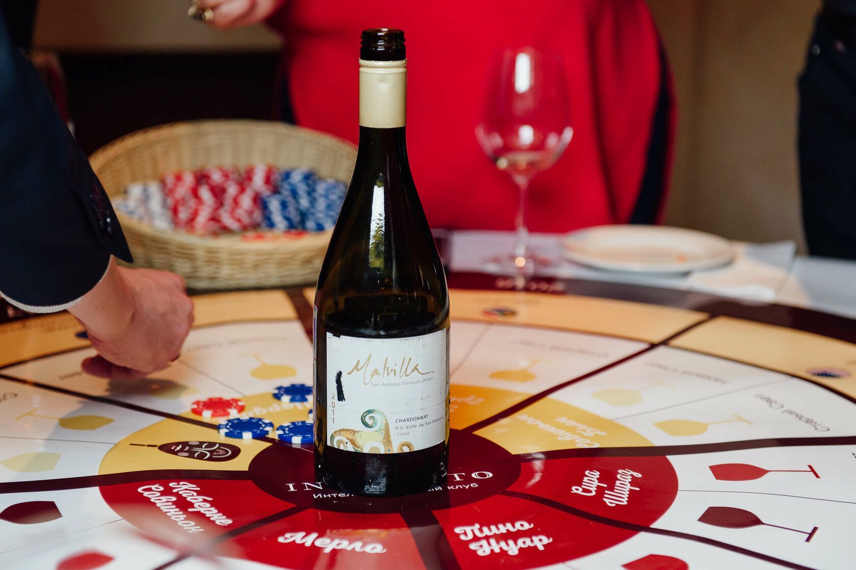 фото нанесения макияжа на лицо девушки 