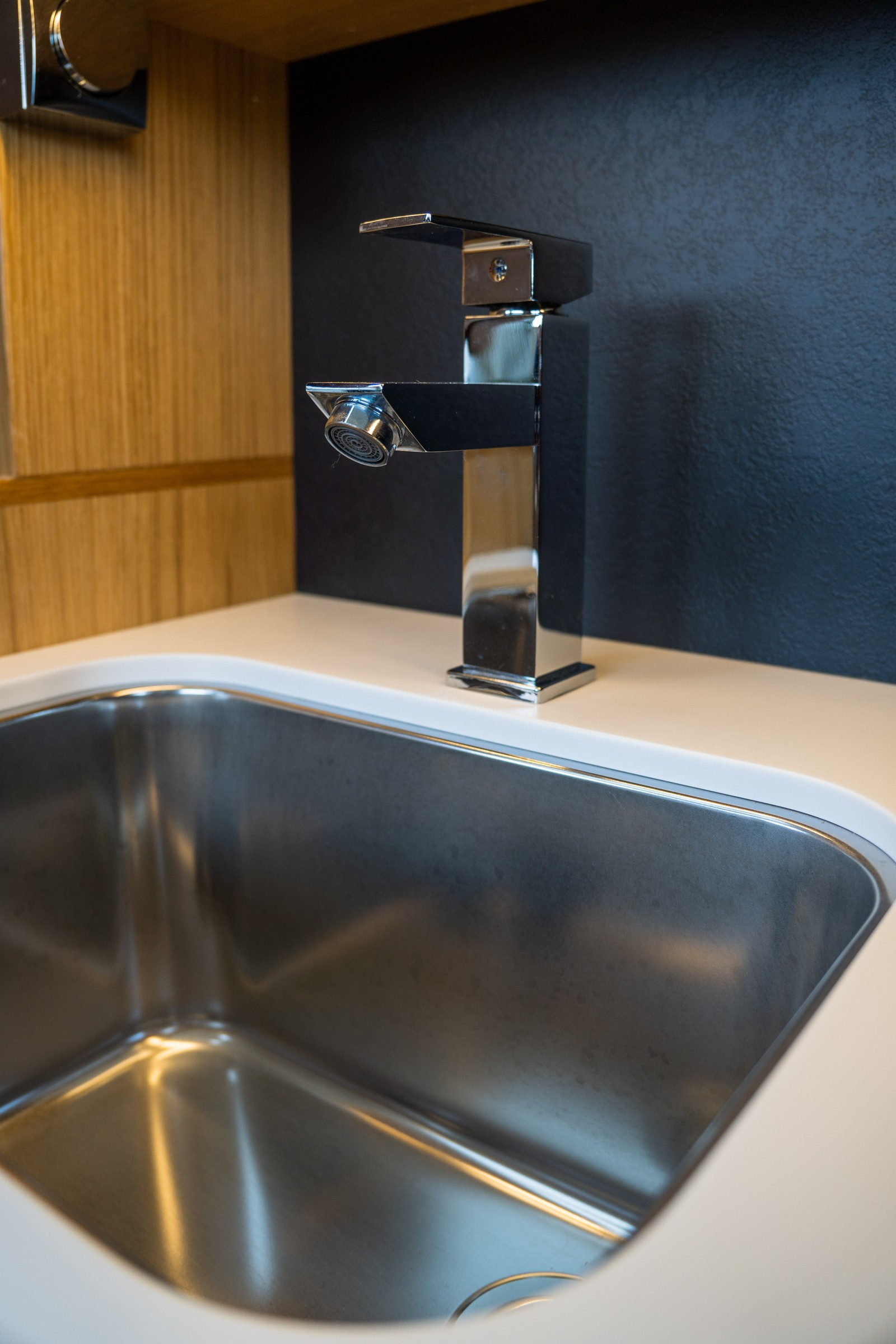 Nord Star 33+ камбуз, мойка и рабочая поверхность