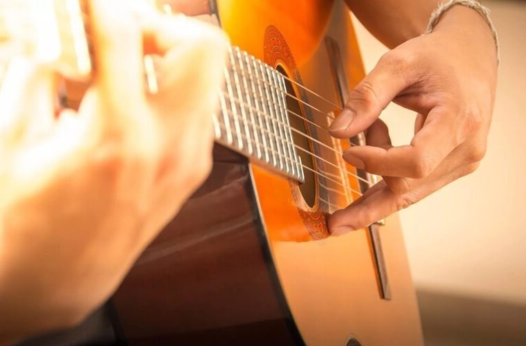 Уроки гитары в Центре Ломоносовец