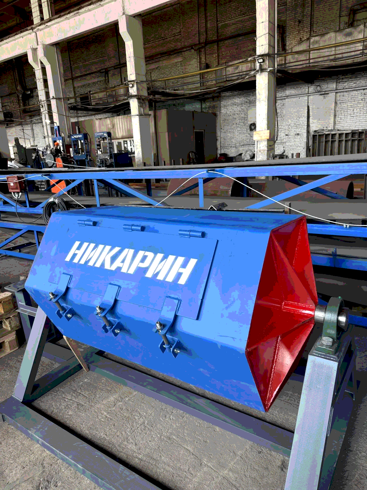 Галтовочный барабан на заводской площадке