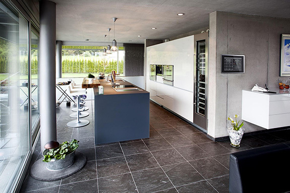 Система умный дом в интерьере хай-тек