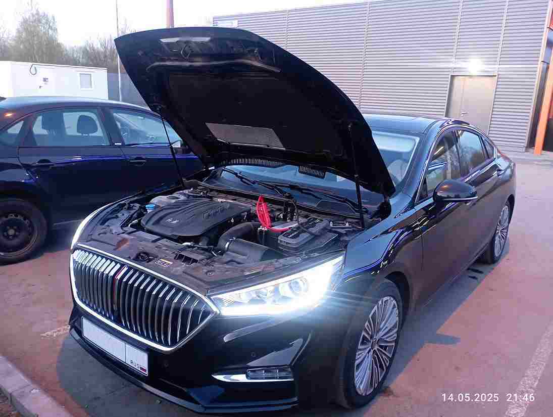 Прикурили аккумулятор Hongqi H5, на Cуздальском проспекте в Выборгском районе Санкт-Петербурга