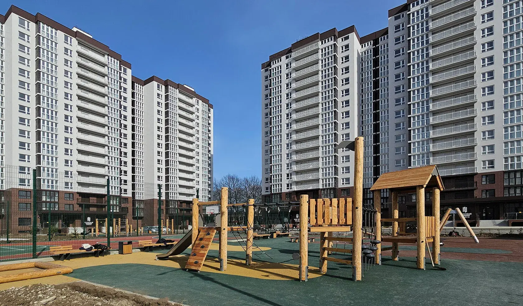 Двор и детская площадка ЖК «Парковый»