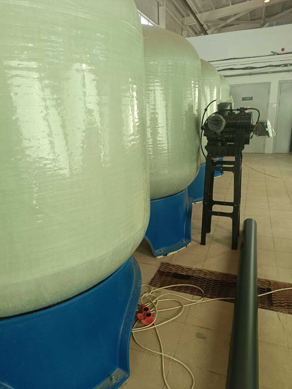 Установленные стеклопластиковые корпуса 6386 на ВЗУ