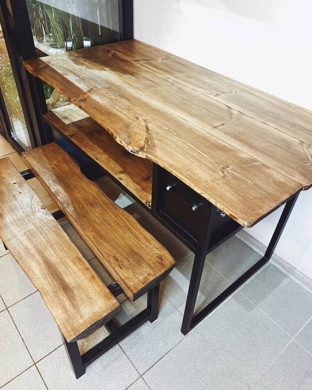 Мебель и изделия из металла и дерева на заказ.