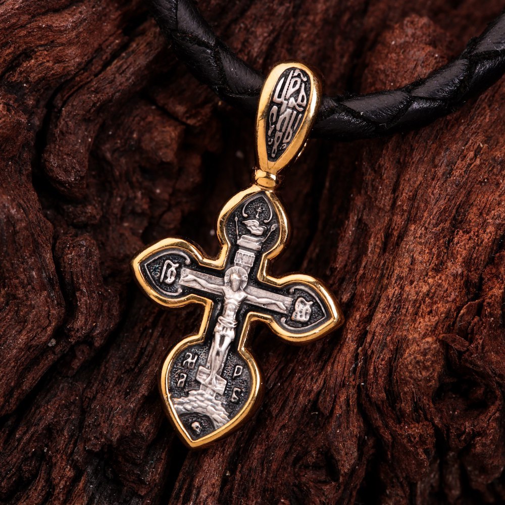 Крестов небо. Человек несет крест. Крест на фоне неба. Распятие христа страсти христовы. Кресты над дверными проемами.