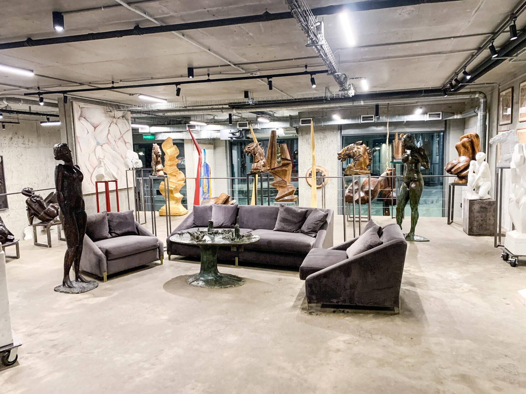 Экскурсия по скульптурной галерее Franguyan Gallery