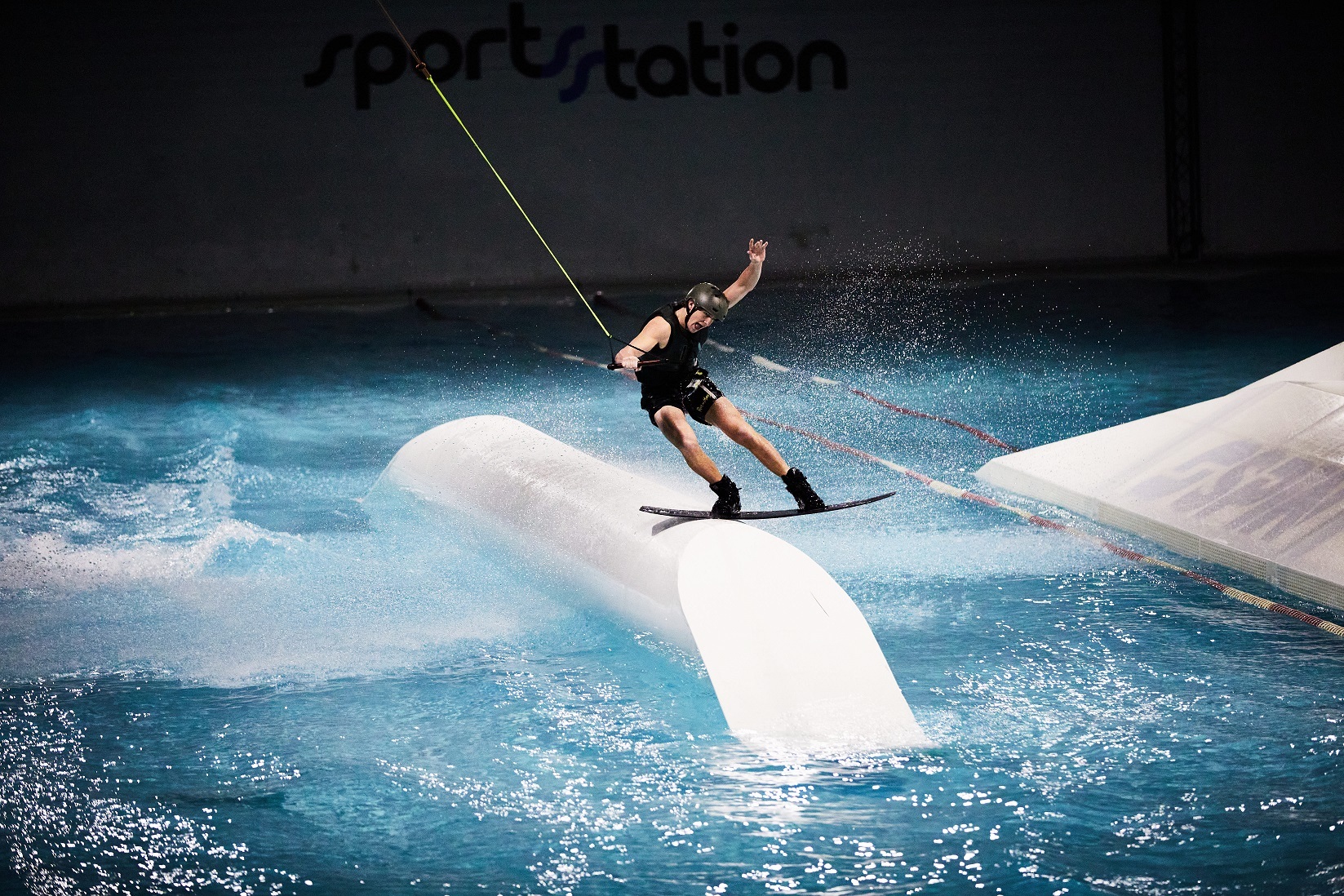 Wake station. Sportstation вейкборд. Крытый вейк парк. Бассейн Sport Station. Гравитация вейкборд.