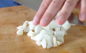 Приготовление томатного крем-супа со сливками: шаг 2