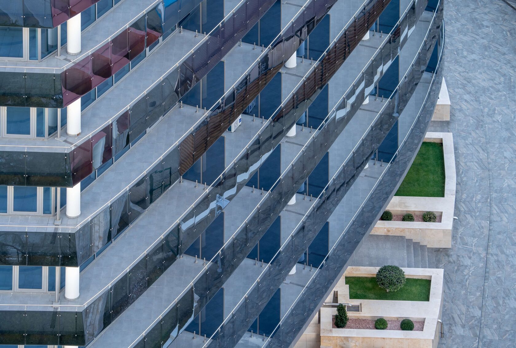 Дети в парке развлечений Сочи — аттракционы и активности