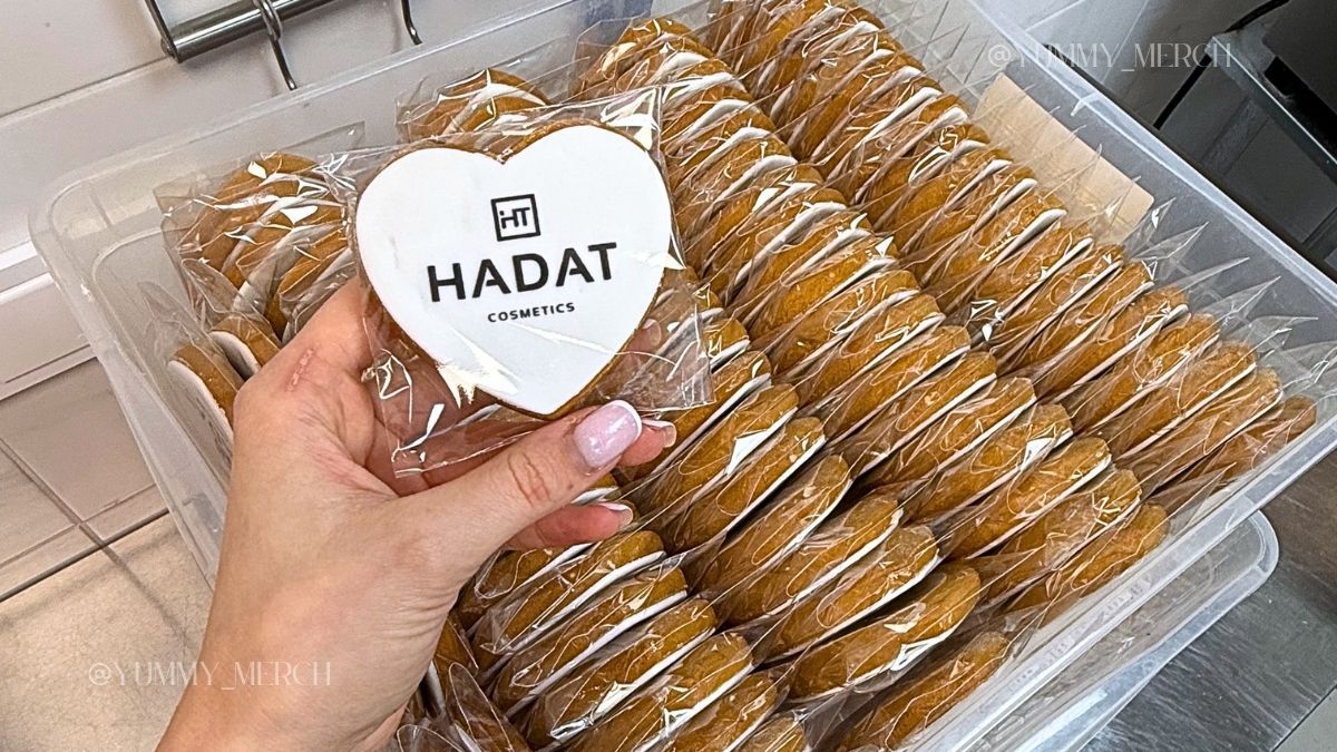 Брендированные пряники-сердца Hadat в индивидуальной упаковке