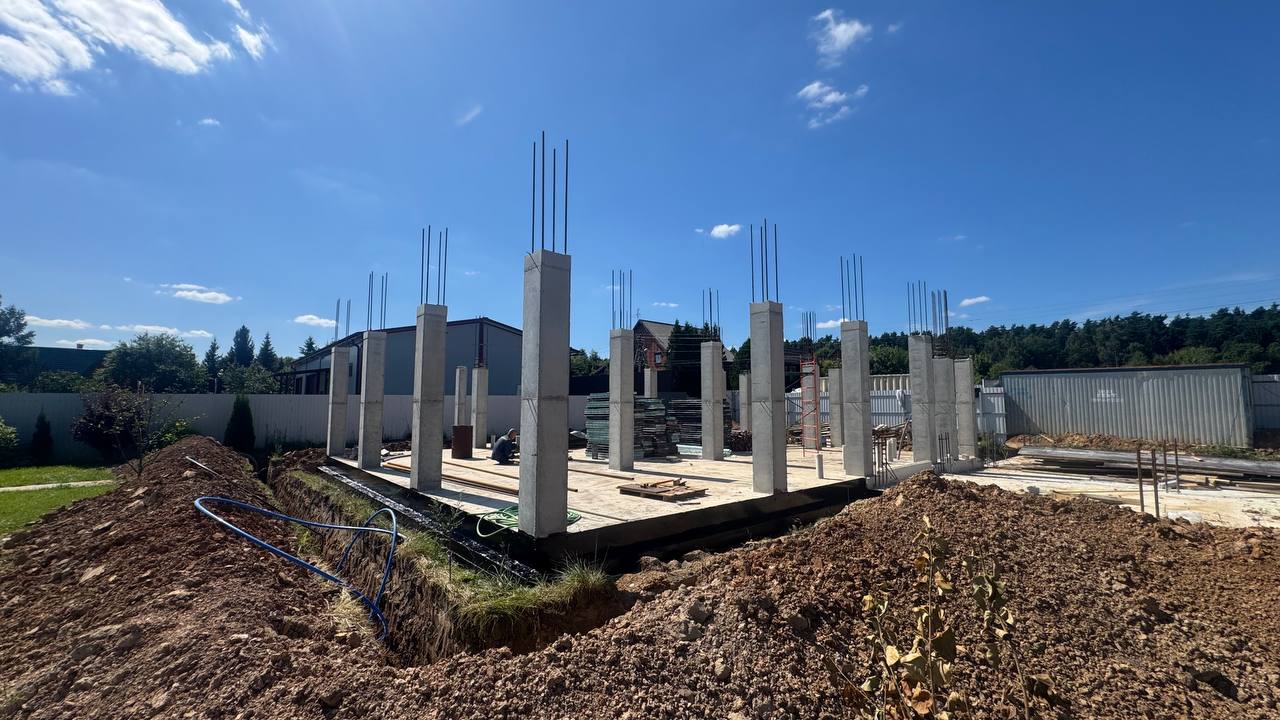 Раскрепление опалубки колонн телескопическими подкосами