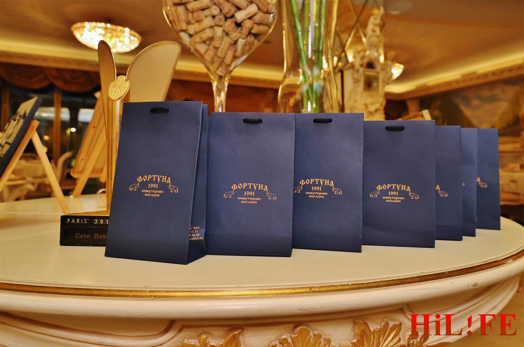 подаръчни торбички с бранда Fortuna Jewelry подготвени за дамите от Великолепната Жена