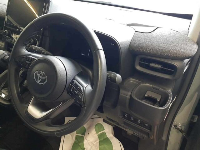 Toyota Sienta — фото 5