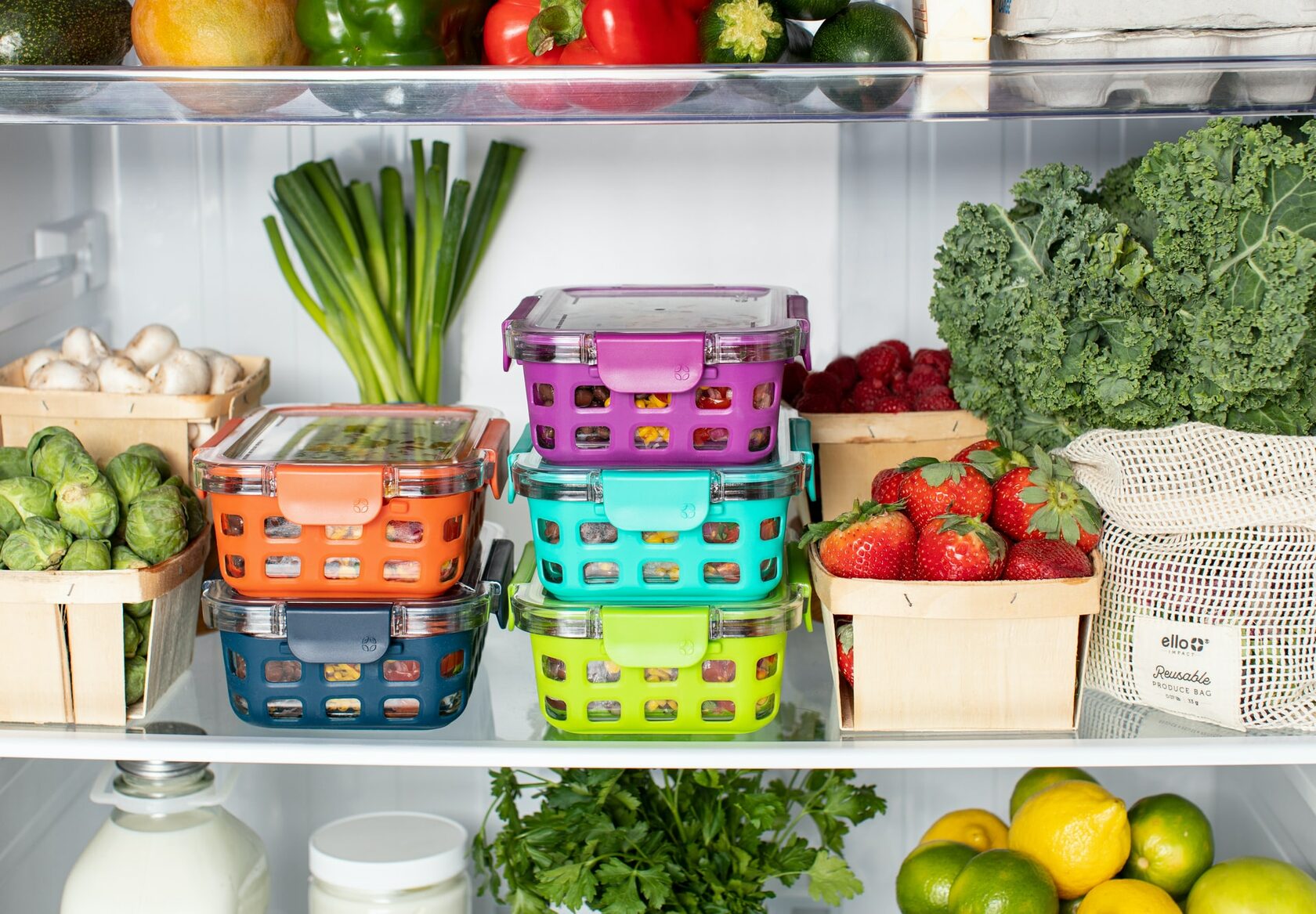 Как правильно хранить продукты в холодильнике: советы и секреты