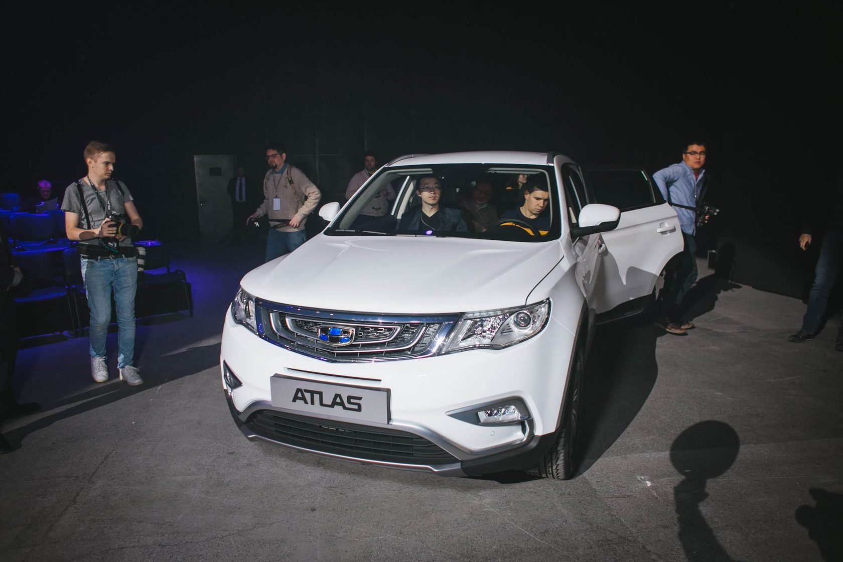 Geely atlas презентация