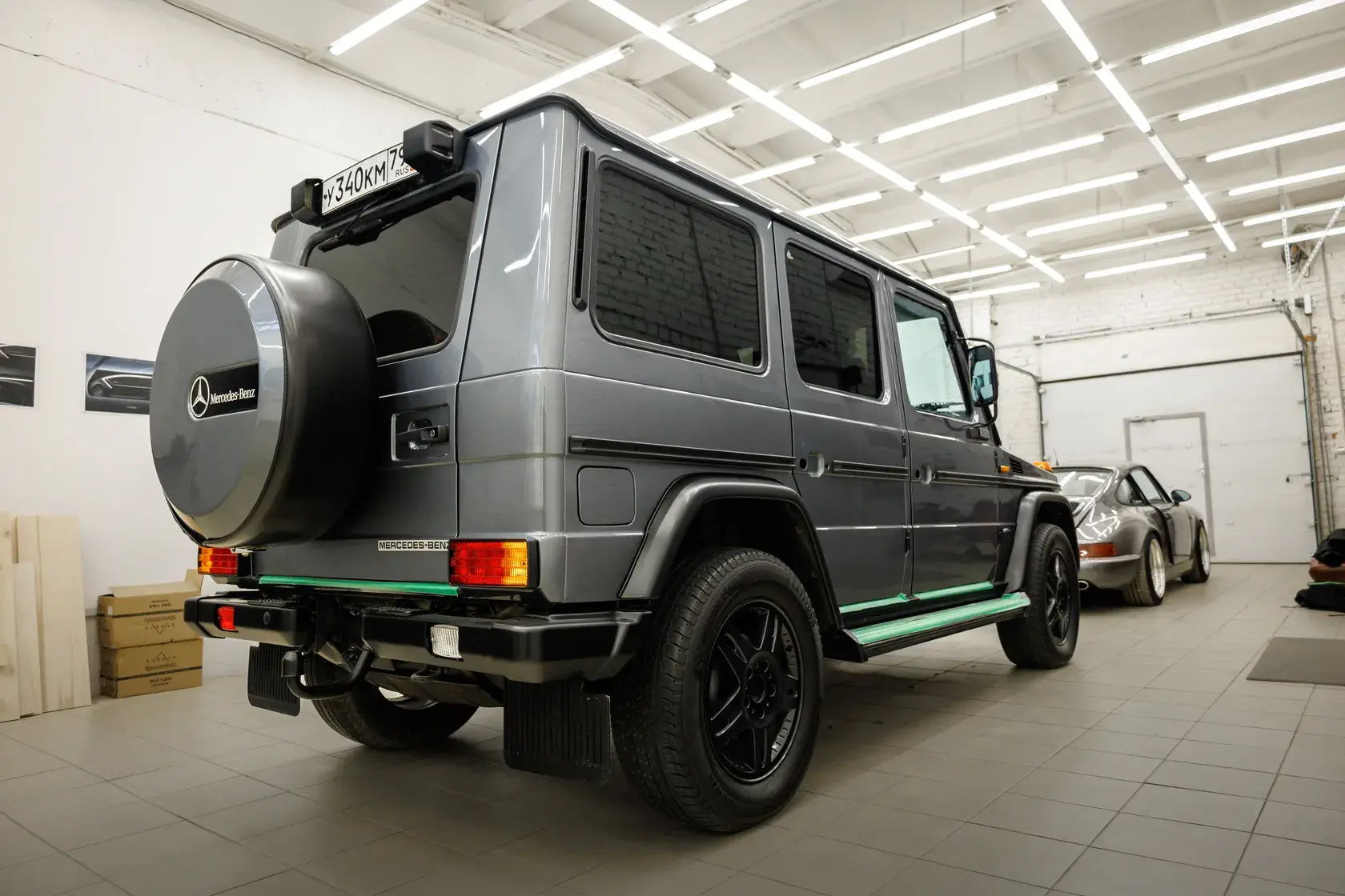 Mercedes G280 Professional, вид сзади сбоку