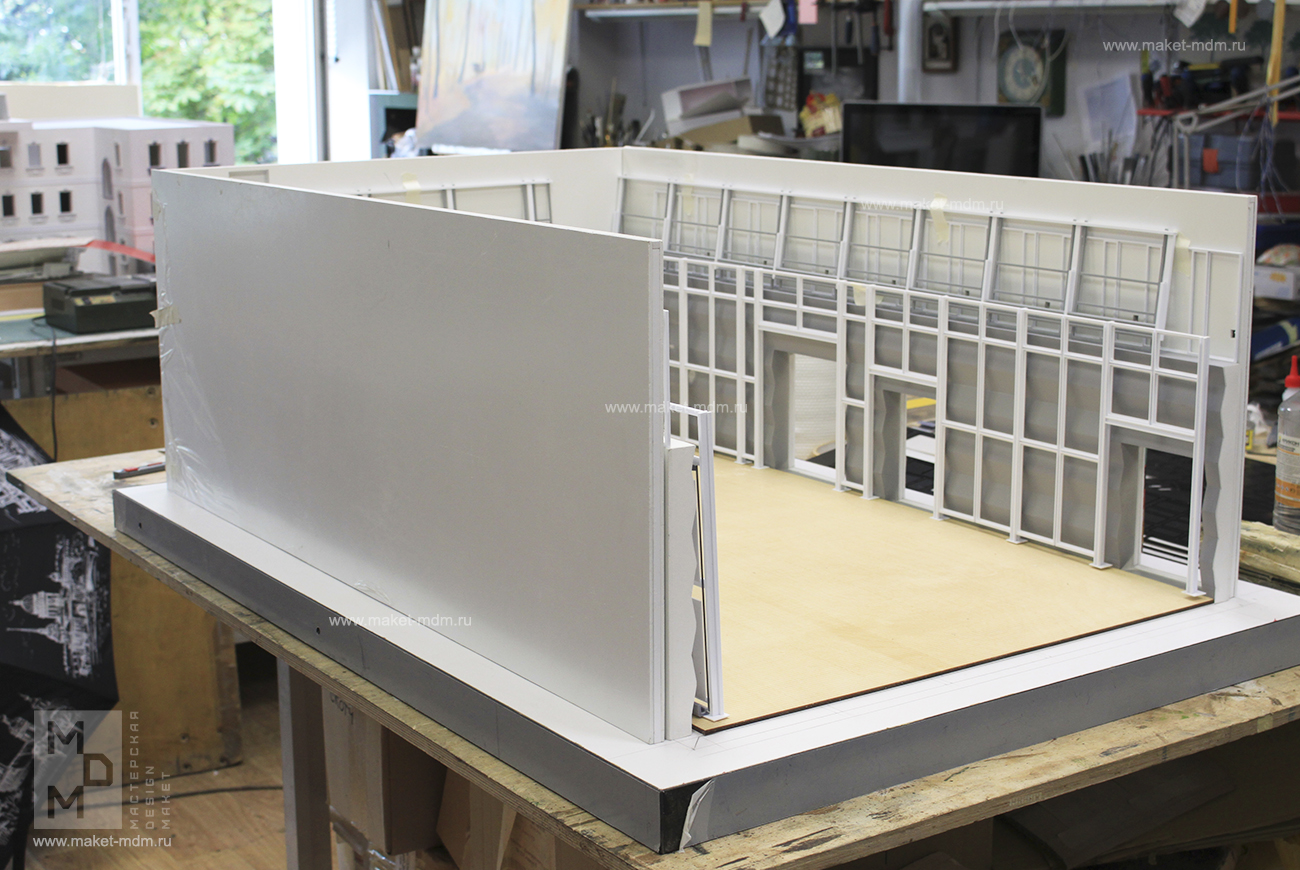 процесс работы над макетом декораций 