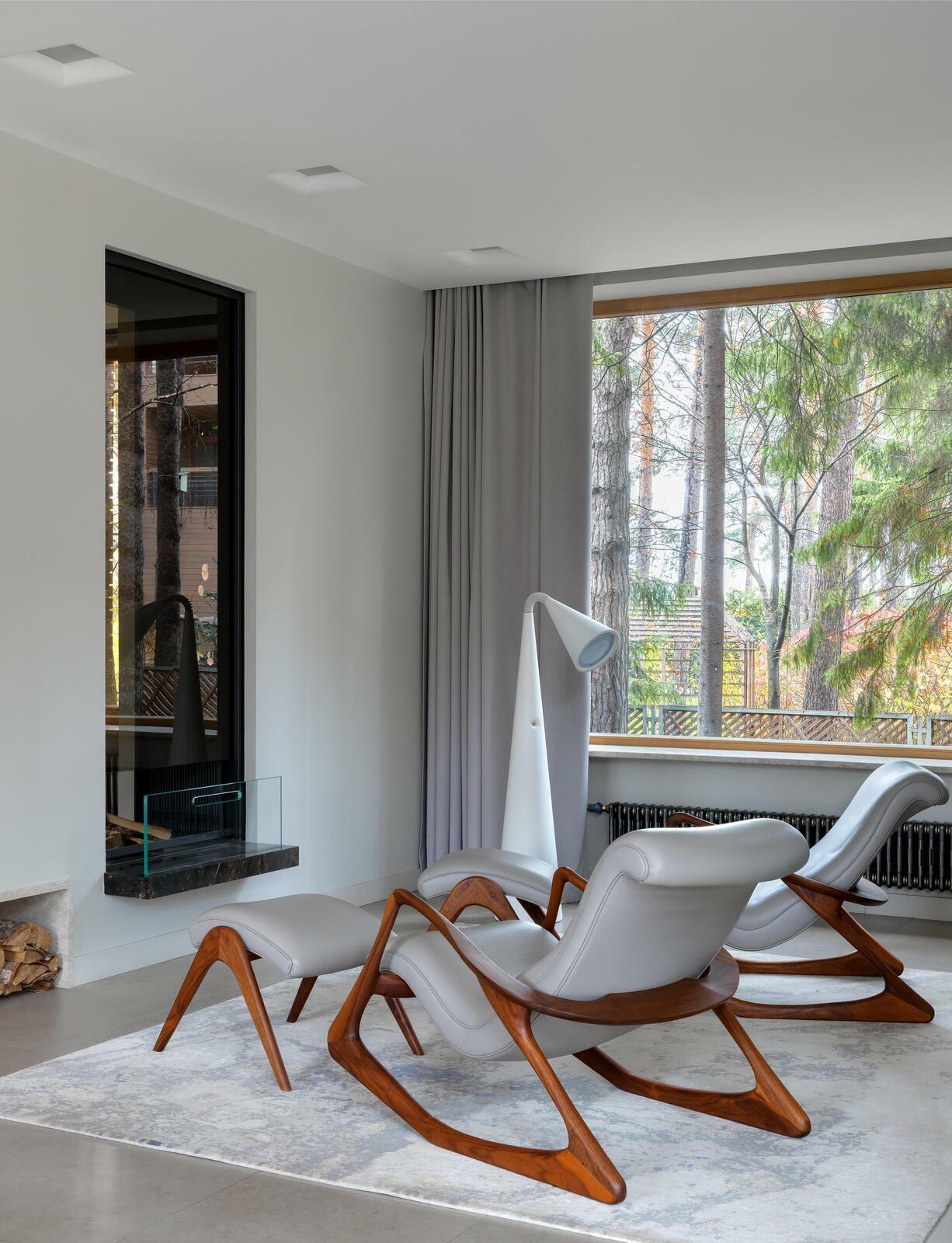Кресло Vladimir Kagan Sculpted Rocking Chair and Ottoman, торшер Marset. Дизайнер Екатерина Фёдорова