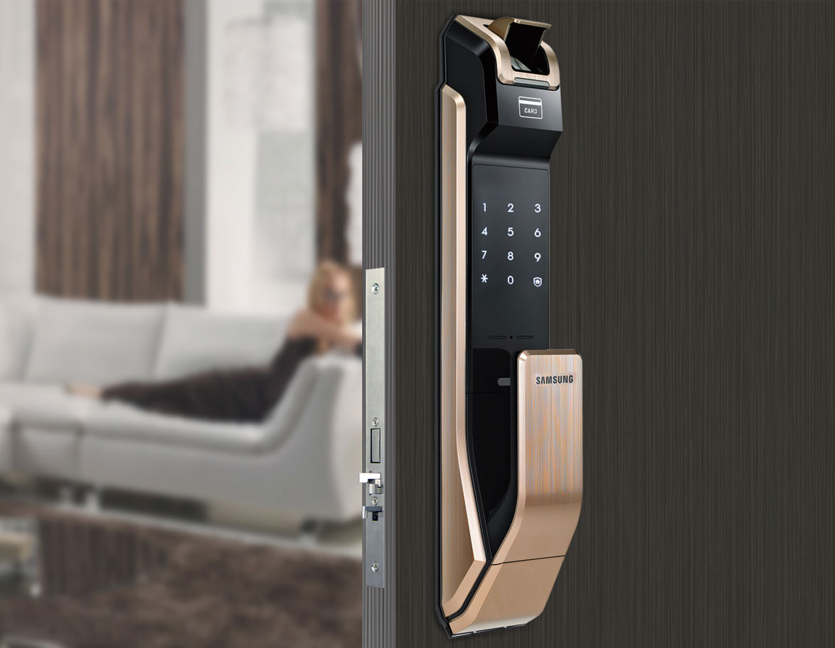 Электронная дверь в квартиру. Электронный замок Samsung SHS-p718. Биометрический замок Samsung 718. Электронный замок Samsung Smart Doorlock. Смарт замок самсунг.