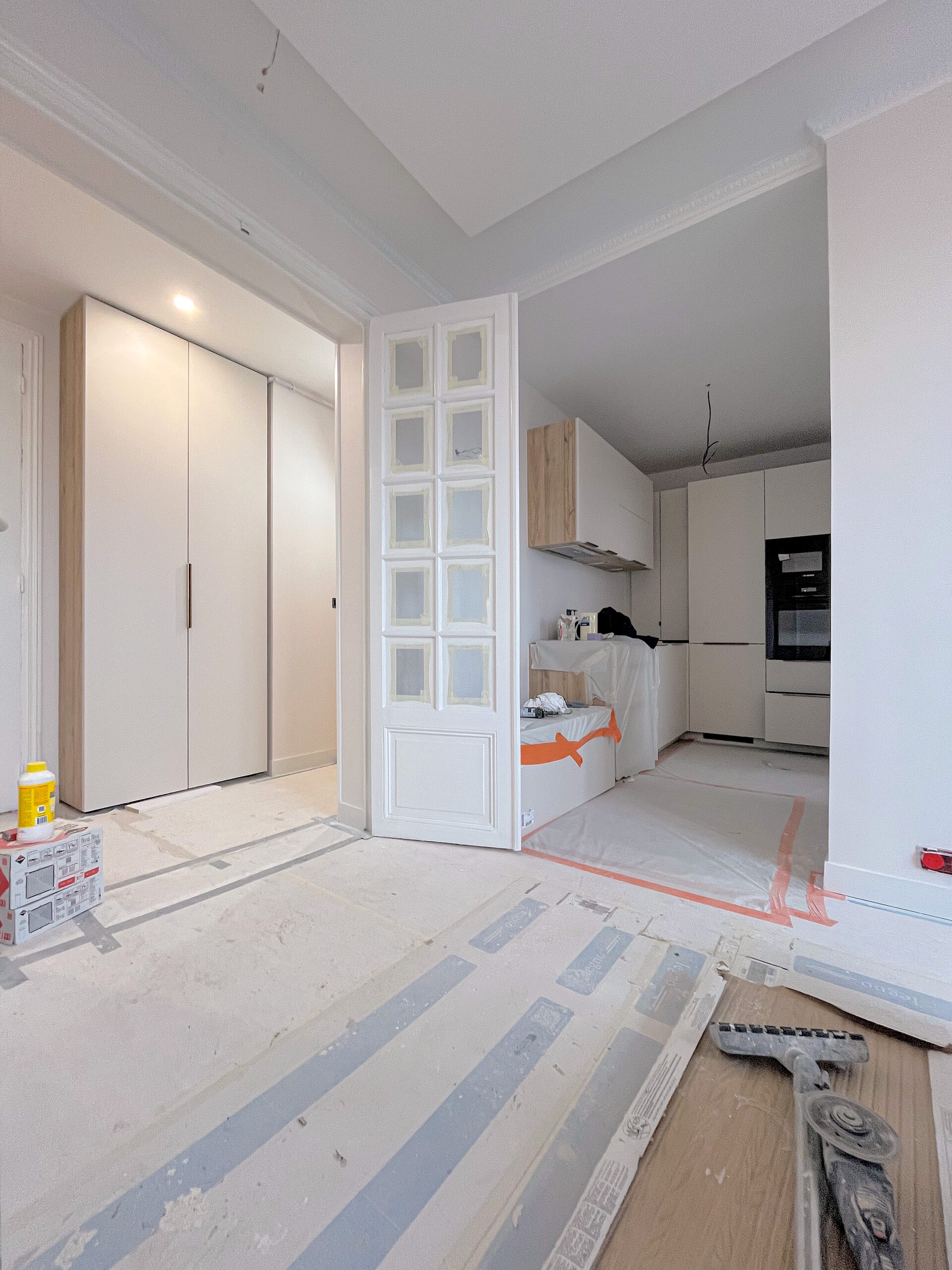 Rénovation intérieure appartement Paris avec installation de rangements et aménagement optimisé