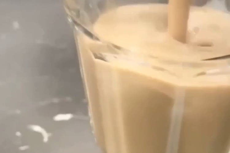 Приготовление бананового латте в домашних условиях: шаг 6