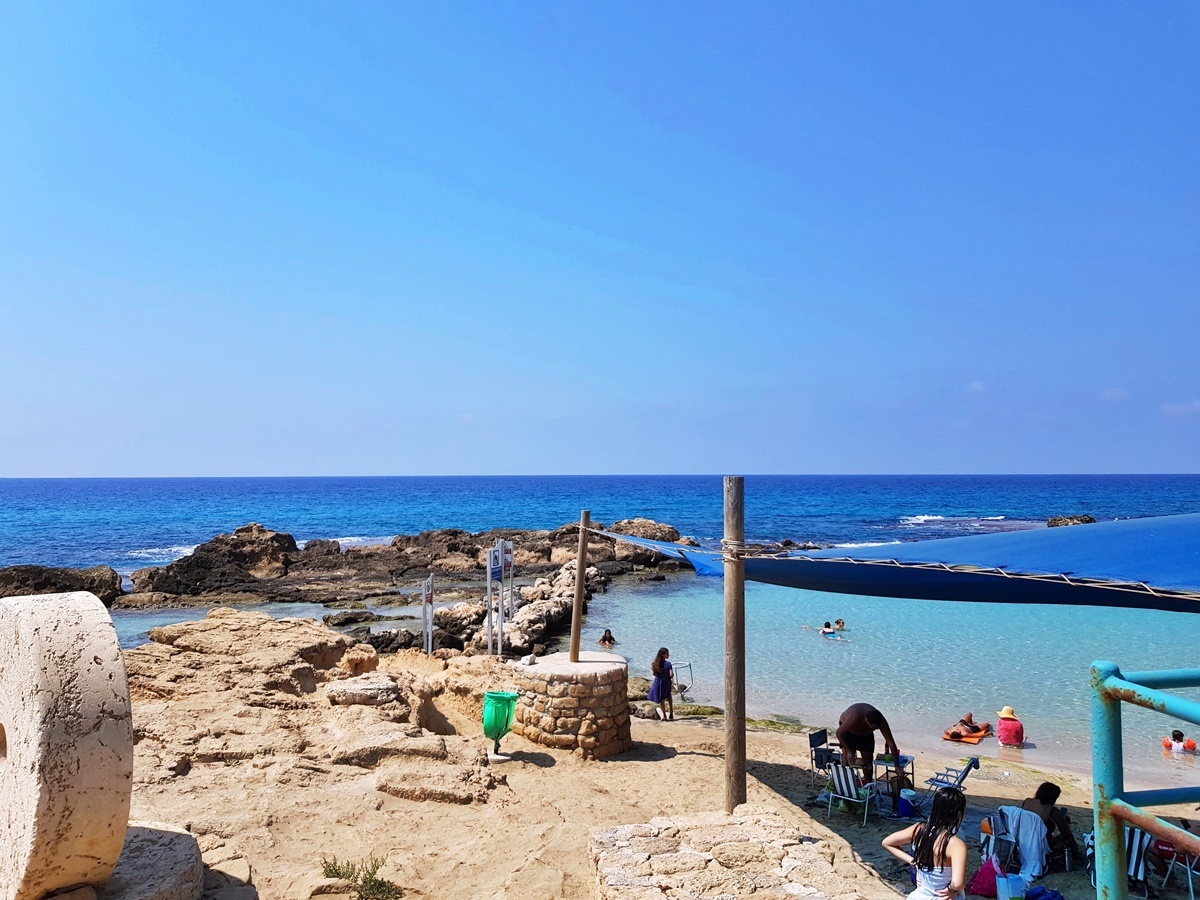 Пляж Ахзив - мелководные лагуны. Отдых и путешествия в Израиле.
