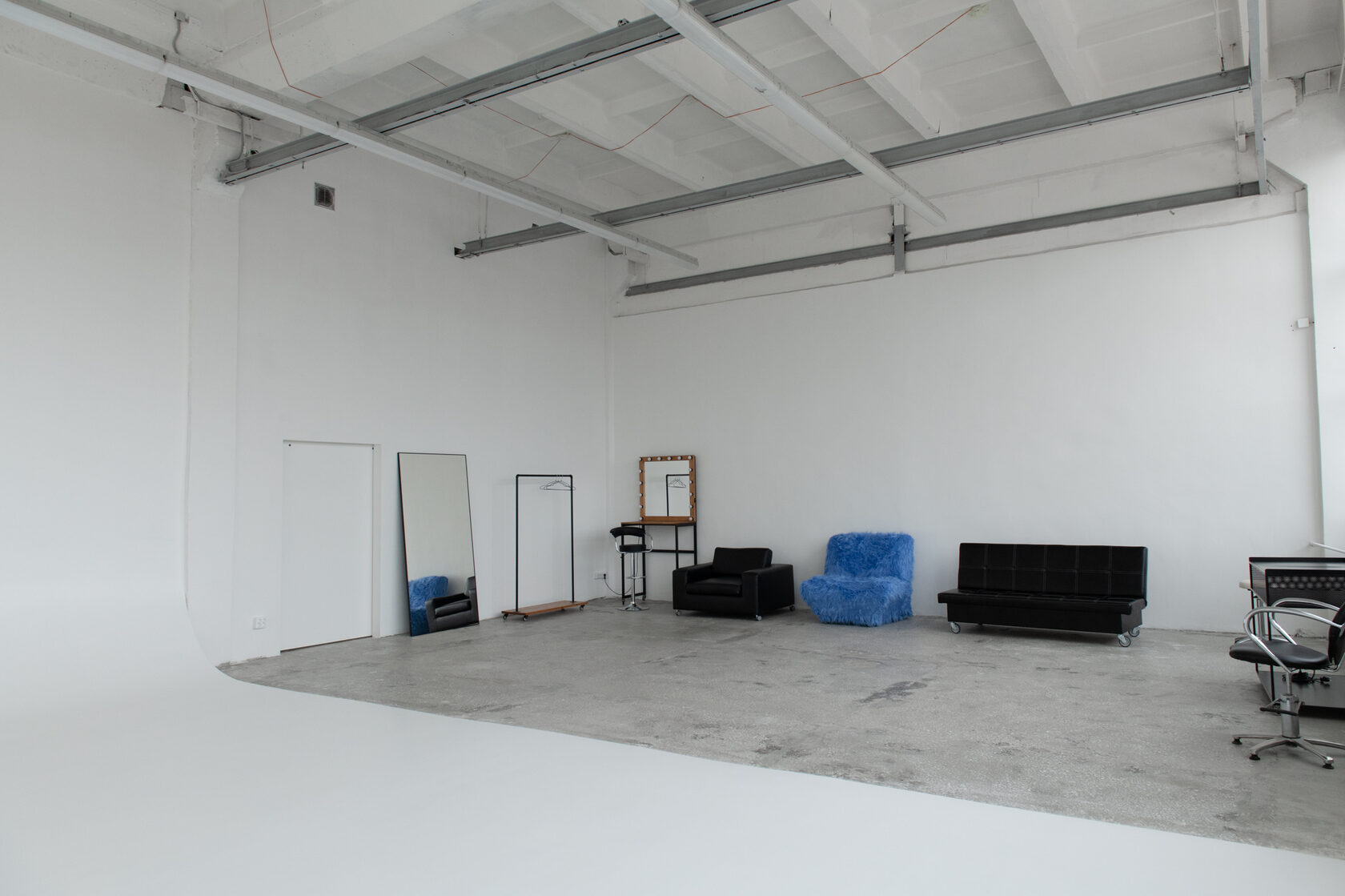 Зал-конструктор ЦЕХ в фотостудии ЭЛЕКТРОЗАВОД ⚡