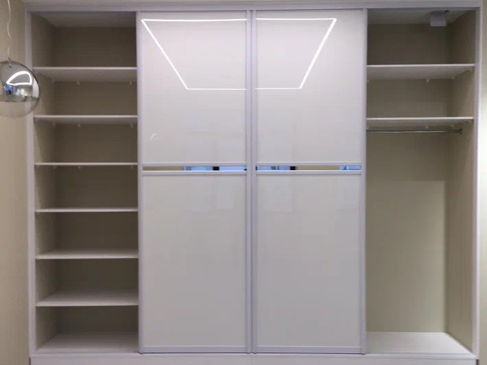 Комплексная меблировка гардеробной и спальни в Сургуте