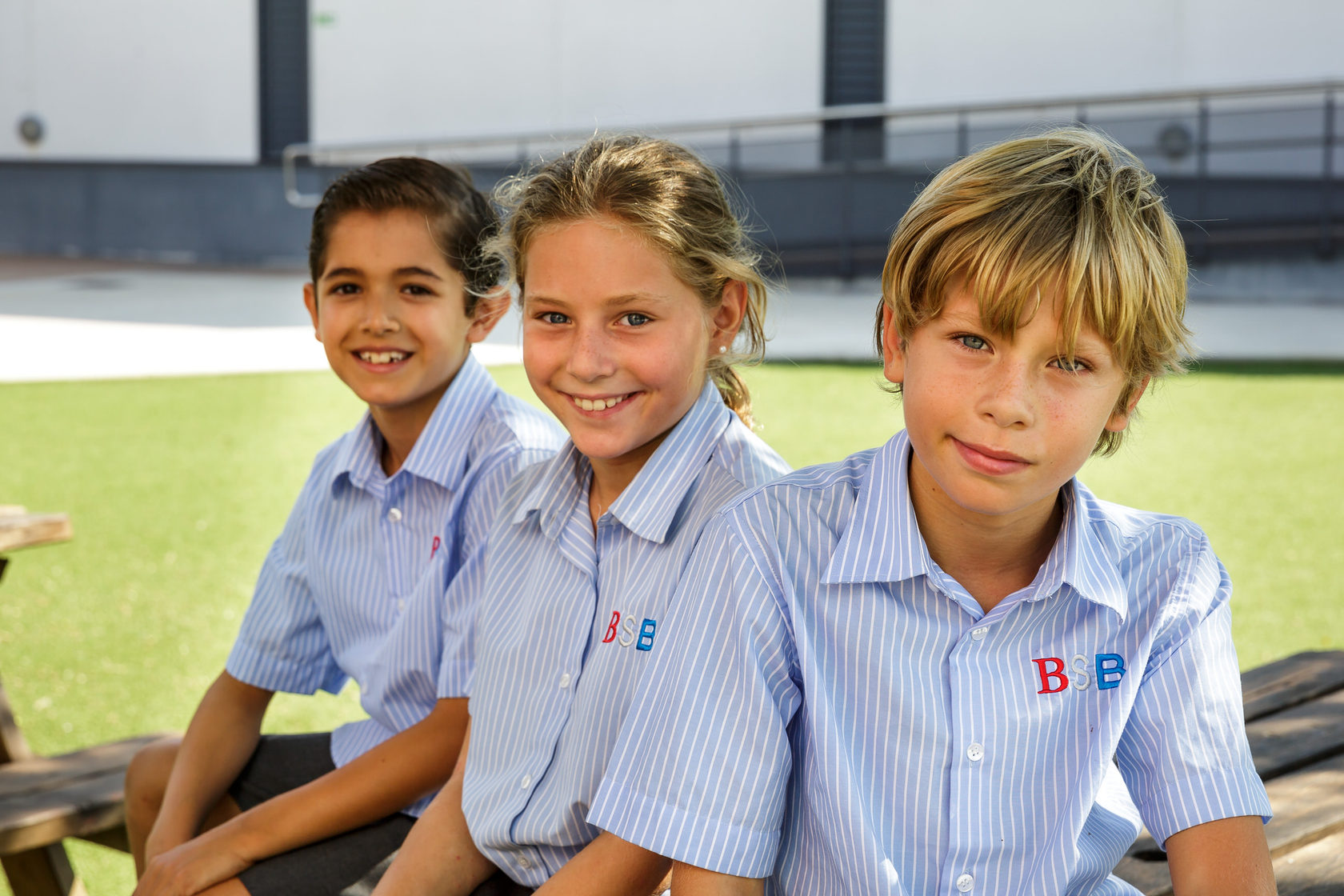 School барс. Колледж Леонес Испания Школьная форма. Школьники в Испании. Испанские школьники. Португальские школьники.