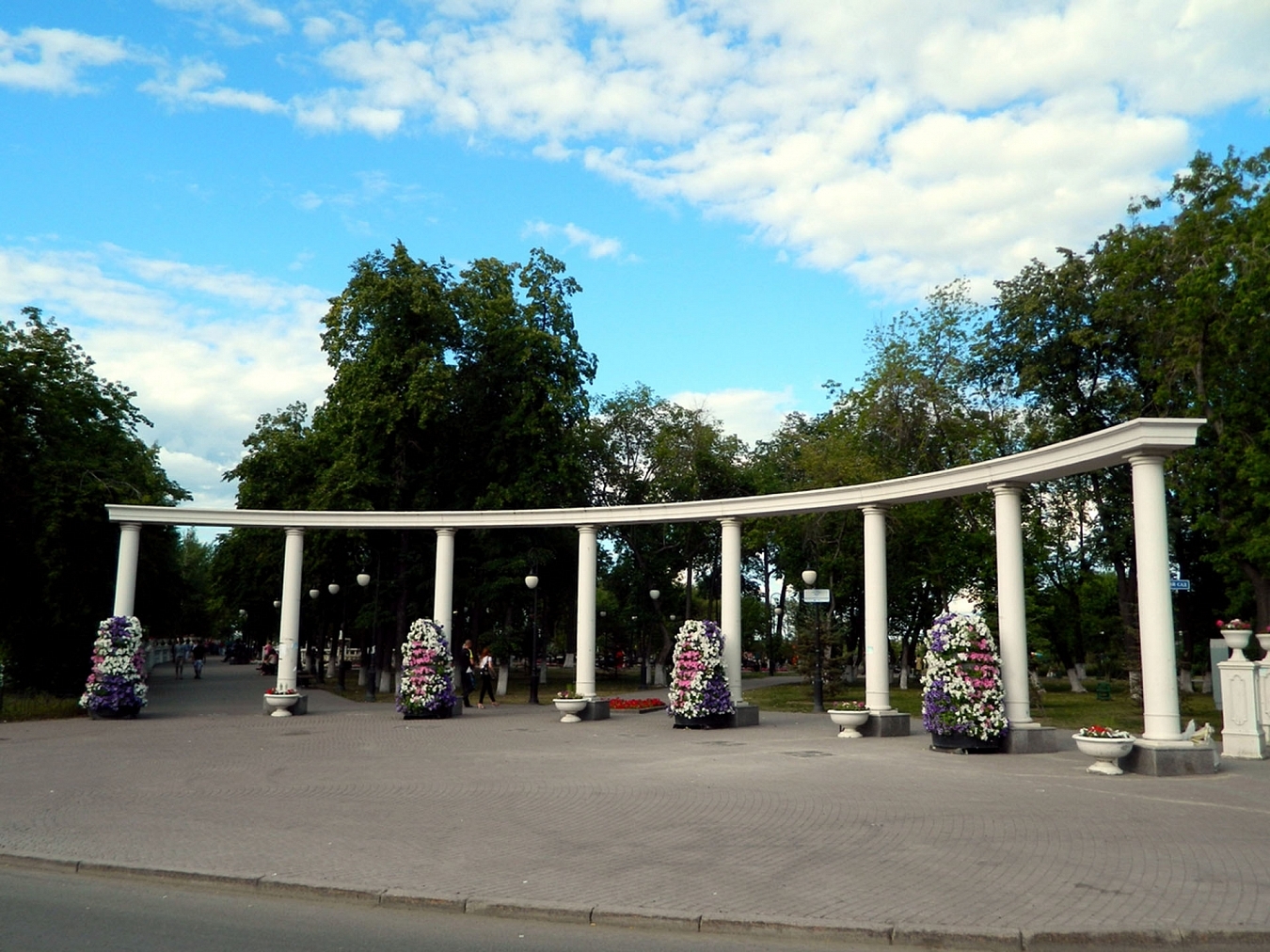 Загородный сад. Александровский загородный сад Тюмень. Александровский сквер Тюмень. Александровский сад Тюмень. Александровский парк Тюмень.