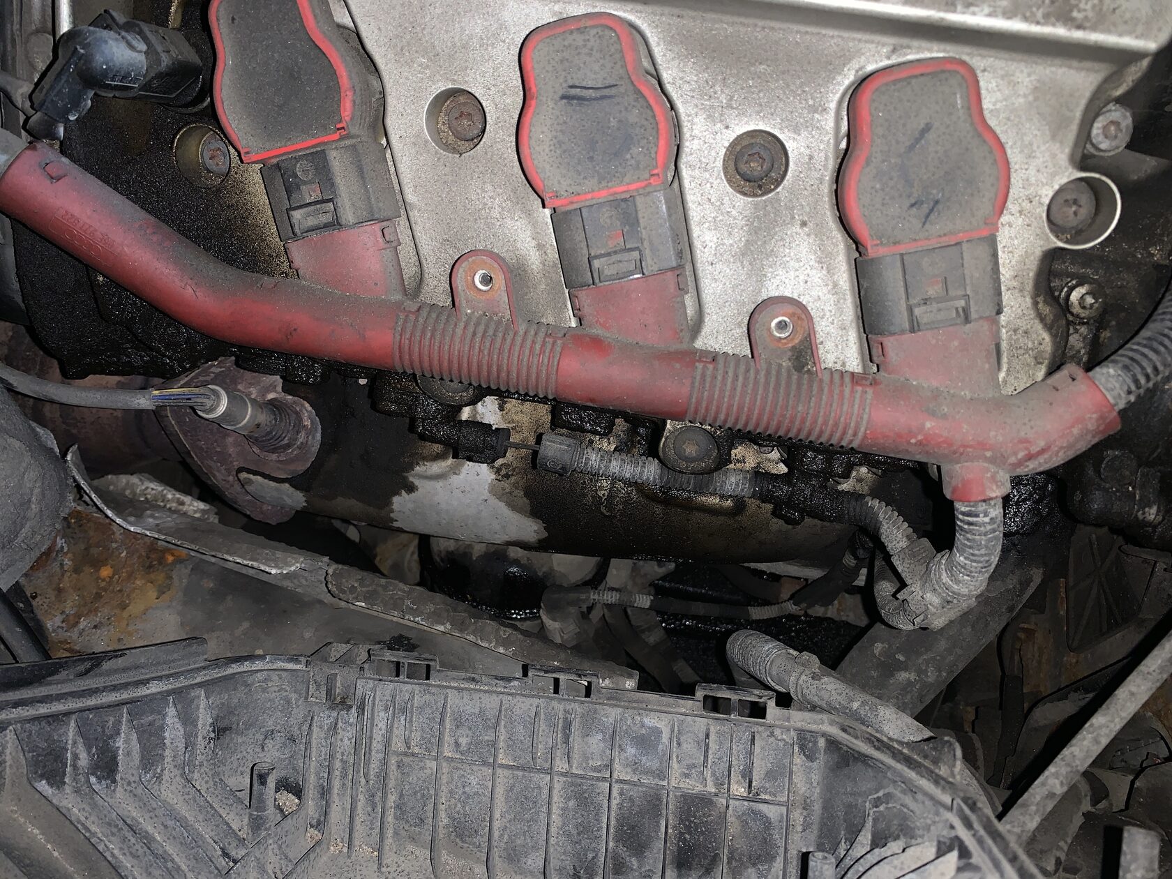 Audi A6 C6 вытекает масло из двигателя