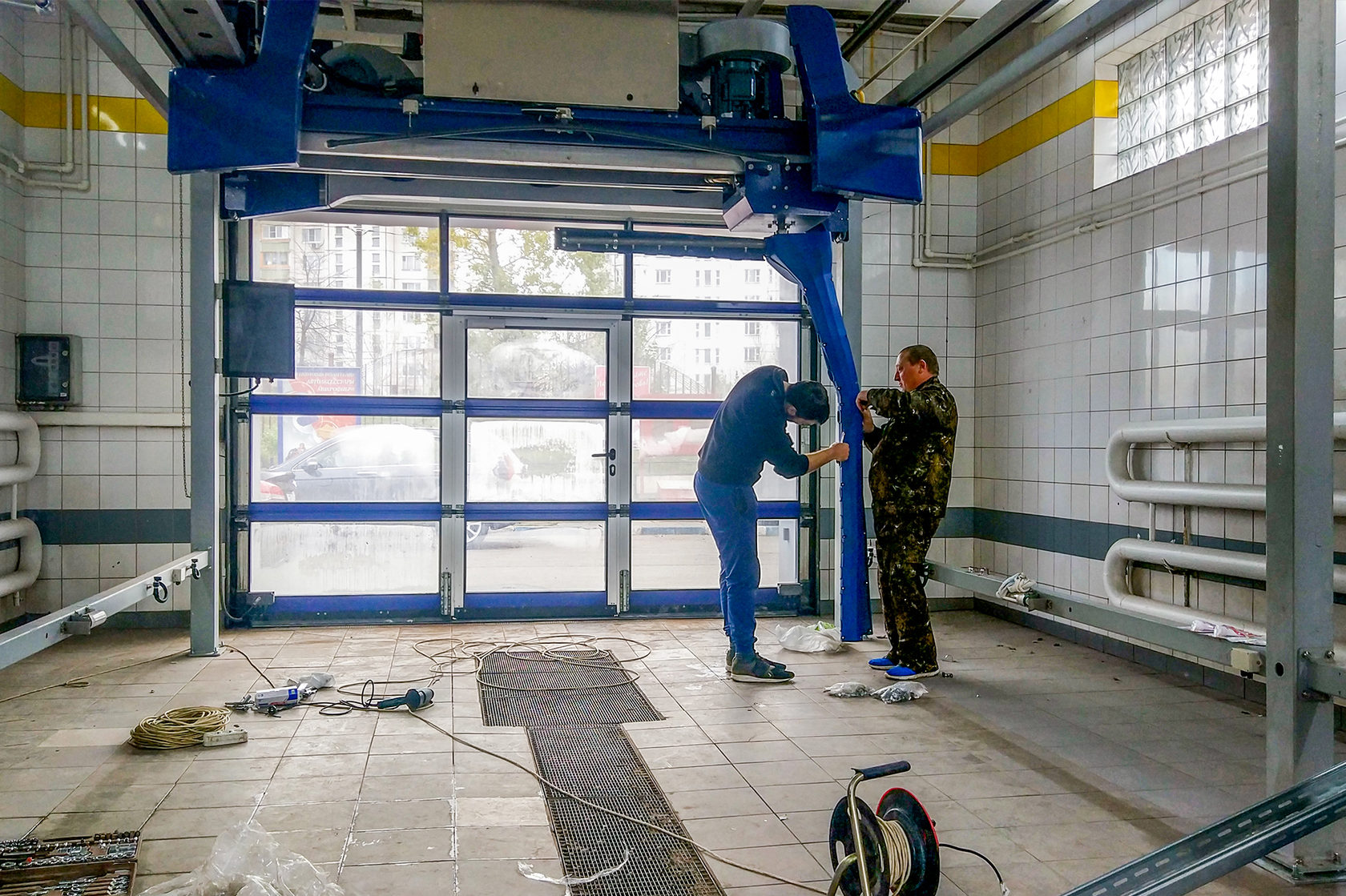 Автоматическая под. Роботизированная автомойка. Автоматические роботизированные автомойки. Бесконтактные автомойки. Робот мойка.