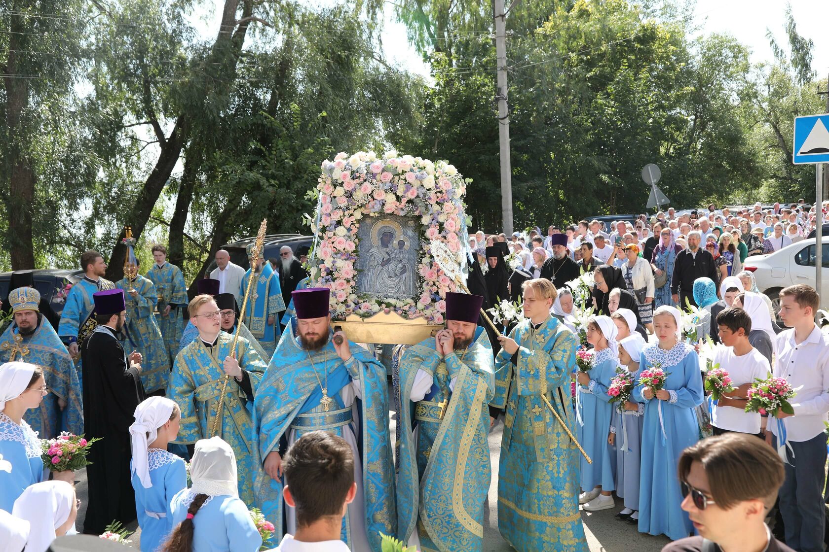 Богородицком житенном женском монастыре. Богородицкий Житенный женский монастырь. Богородице Житенный женский монастырь дети. Богородицкий Житенный женский монастырь г Осташков. Богородицкий Житенный женский монастырь вид через реку.