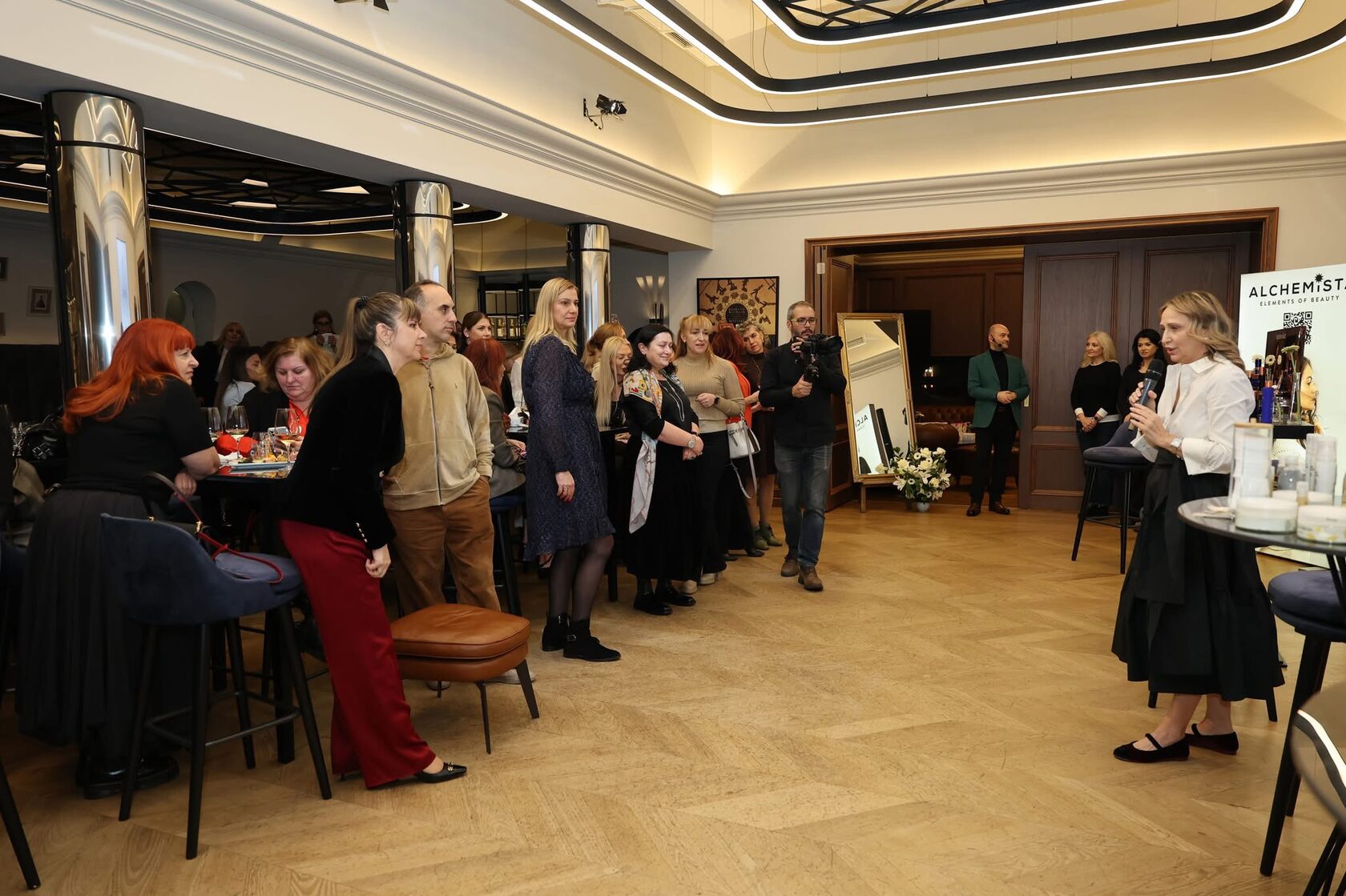 Цецка Караджова представя Augustinus Bader пред гости в The Residence Exclusive Club