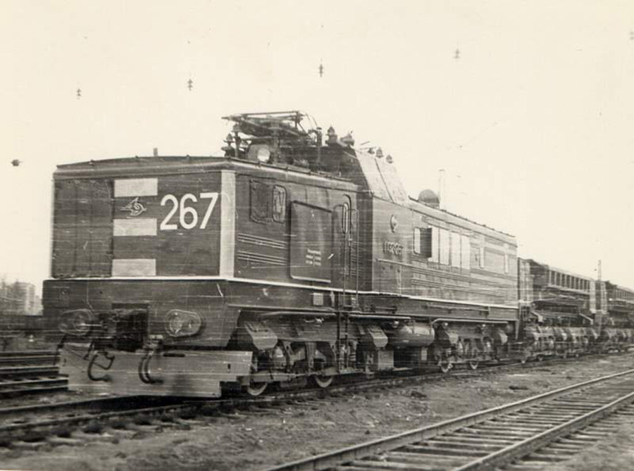 Тяговый агрегат ПЭ2М 