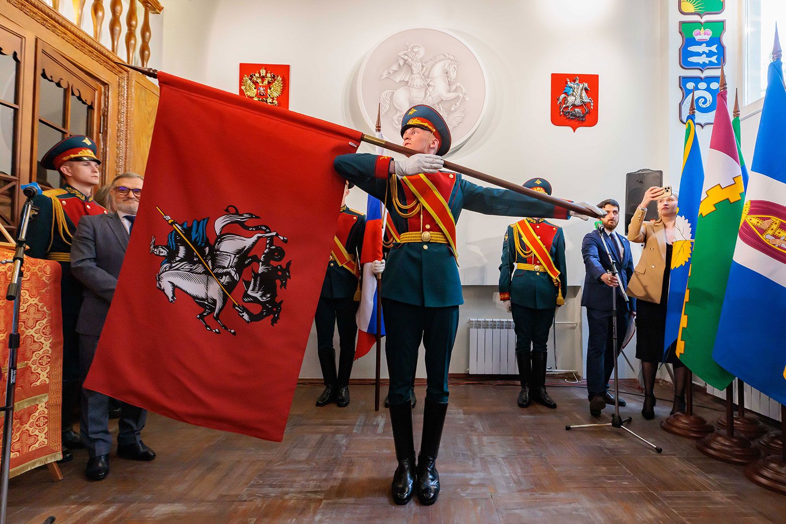 День герба и флага Москвы ежегодно отмечается 6 мая 2025 года в Гик хостле воронеж 2025 год